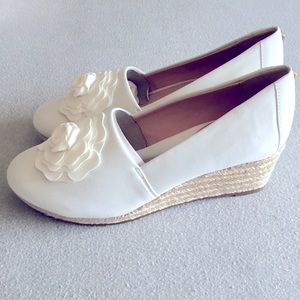 Taryn Rose Ynez Shiny Scuba White Espadrilles, Size 7.5 NWT